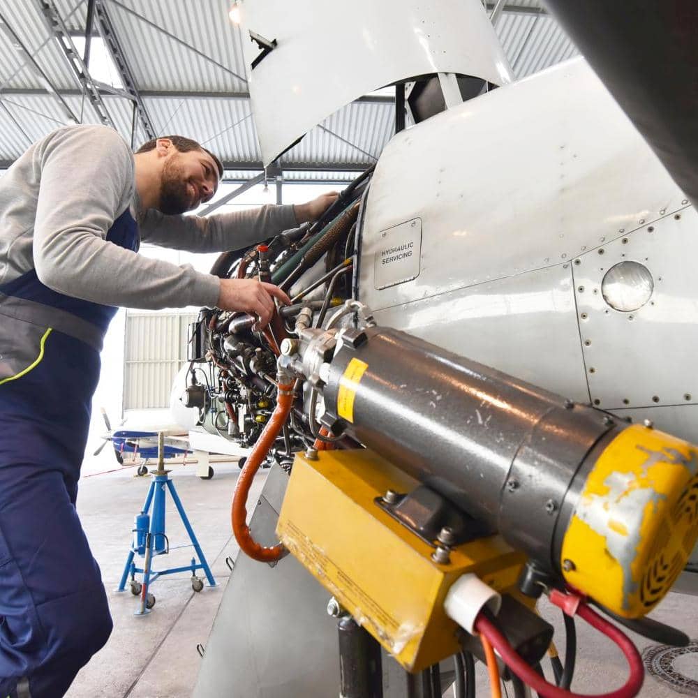 Industriemeister-in-Fahrzeuginnenausstattung-Flugzeugbau-Luftfahrttechnik