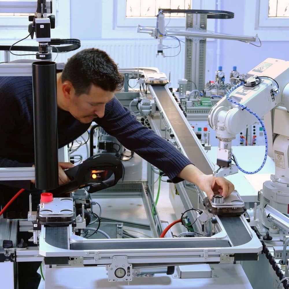 Ingenieur-in-Mechatronik