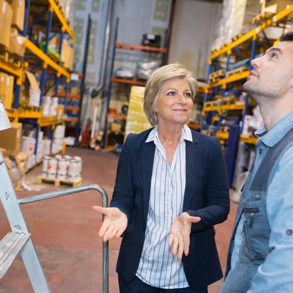 Kaufmann-frau-Spedition-Logistikdienstleistung