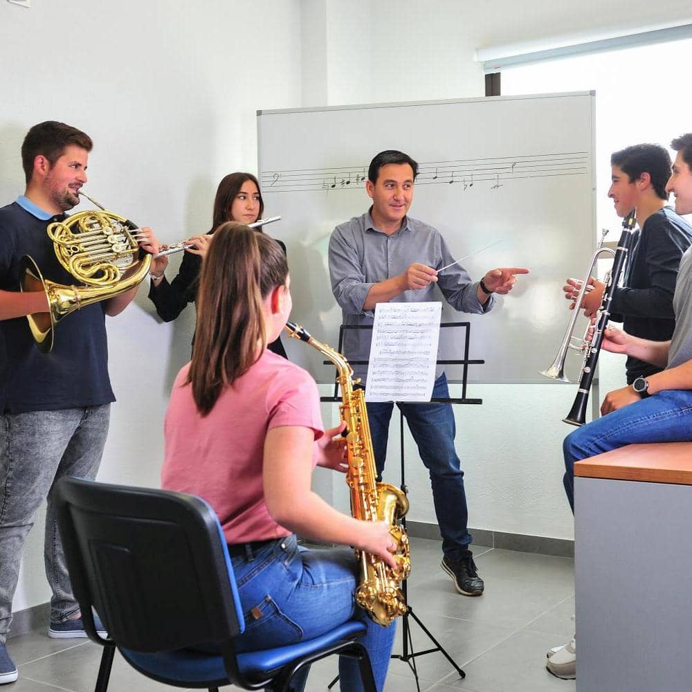Schulleiter-in-Musikschulen