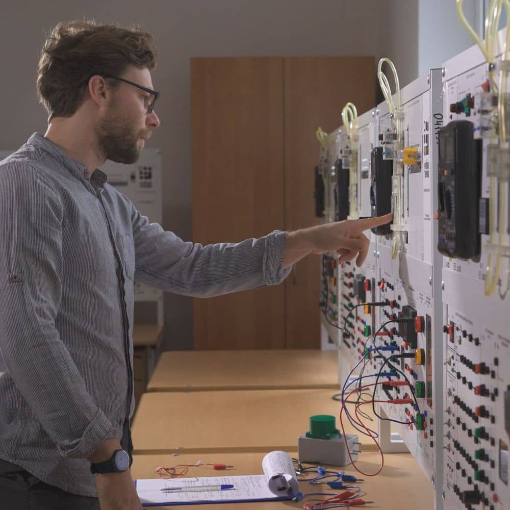 Techniker-in-Physiktechnik