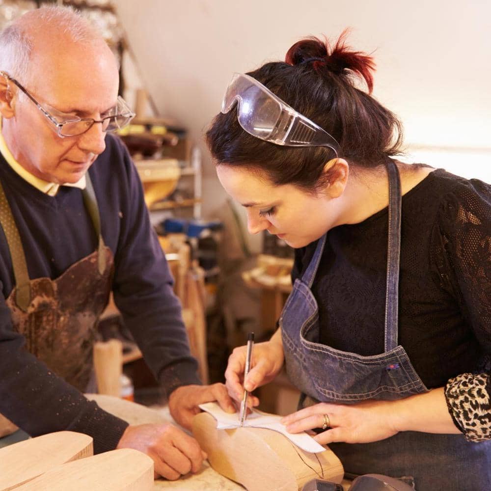 Techniker-in-Schuhtechnik-Modellgestaltung